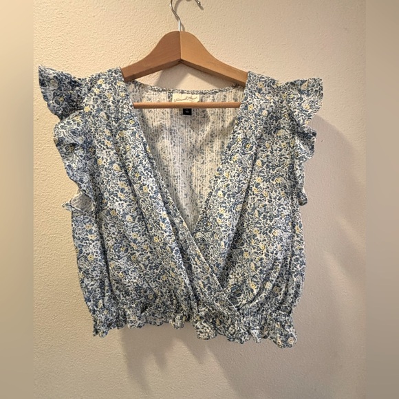 Universal Thread floral cross top - Picture 1 of 4